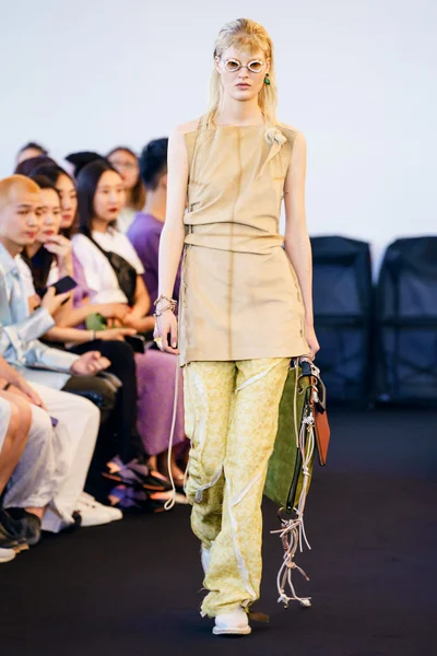 Look 15